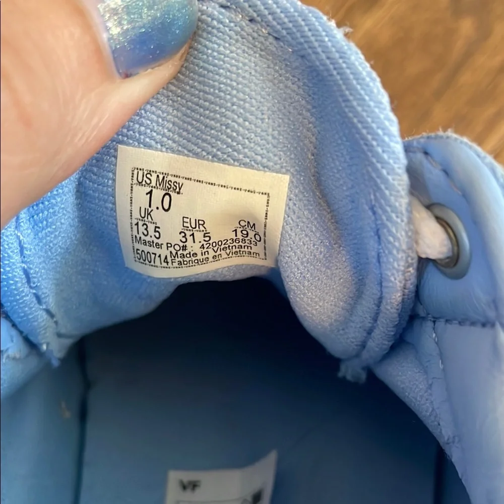 Vans Light Blue Sneakers with White Flower Lace holders